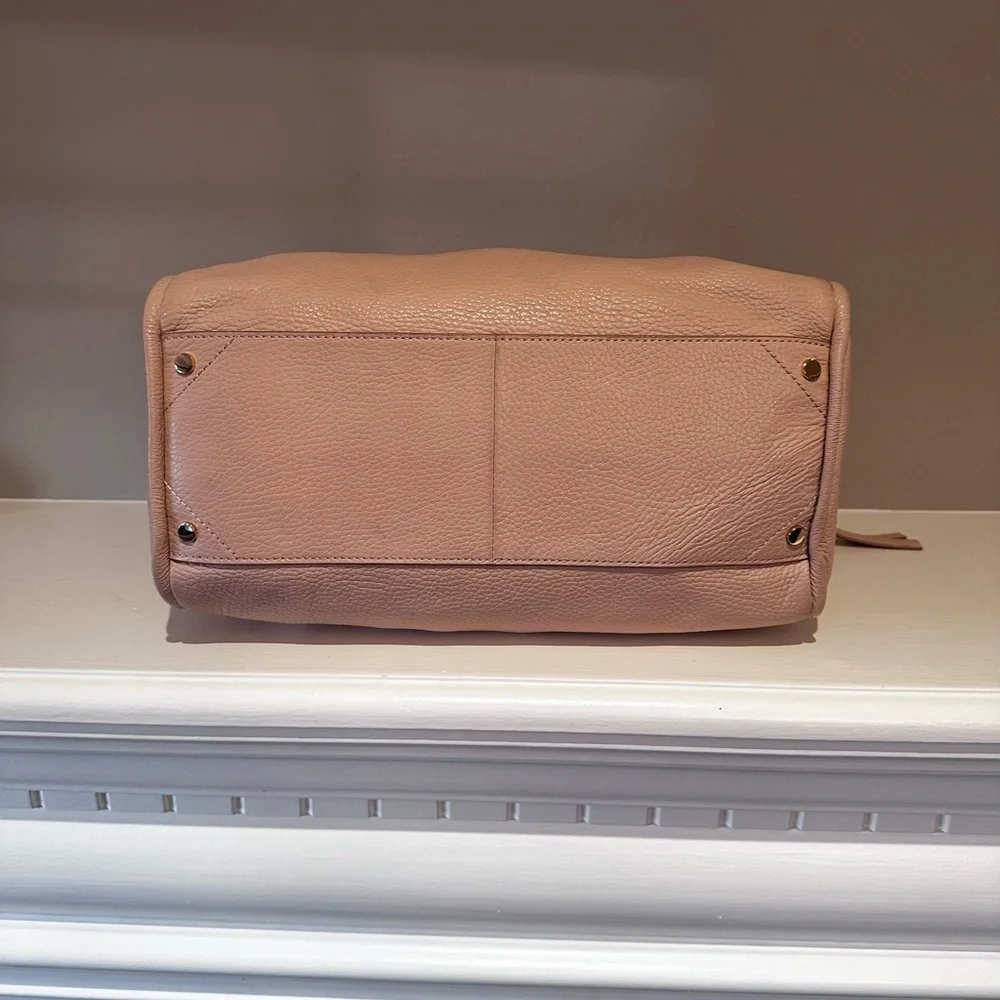 Banana Republic Elegant Beige Soft Pink Leather Shoulder Bag - Picture 6 of 15